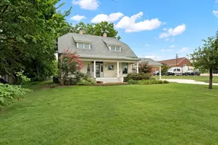 404 E Wall St, Grapevine, TX 76051 - Photo 5