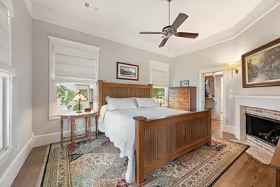 404 E Wall Street, Grapevine, TX 76051 - Photo 11