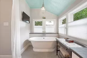 404 E Wall St, Grapevine, TX 76051 - Photo 15