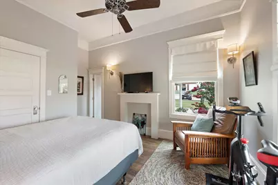 404 E Wall Street, Grapevine, TX 76051 - Photo 9