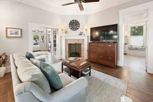 404 E Wall St, Grapevine, TX 76051 - Photo 17