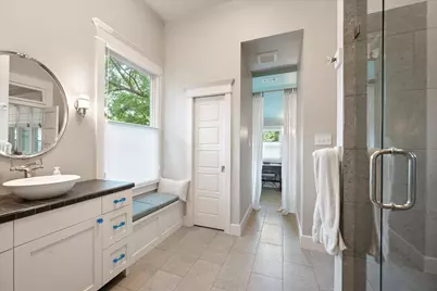 404 E Wall Street, Grapevine, TX 76051 - Photo 13