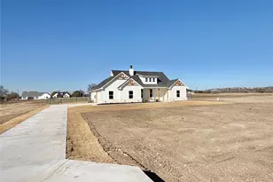 1009 Sabrina Ct, Weatherford, TX 76085 - Photo 3