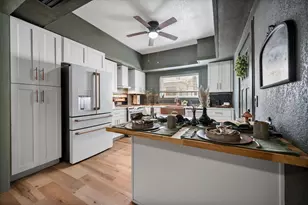 216 W Willingham St, Cleburne, TX 76033 - Photo 13