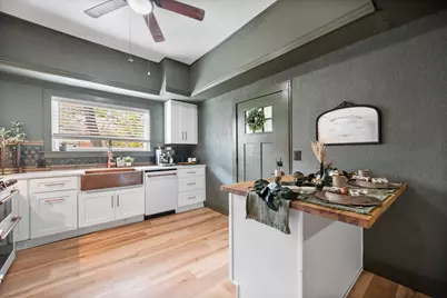 216 W Willingham Street, Cleburne, TX 76033 - Photo 9