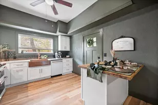 216 W Willingham St, Cleburne, TX 76033 - Photo 9