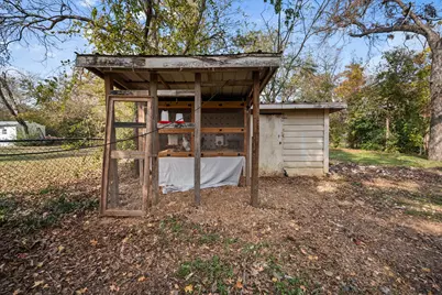 216 W Willingham Street, Cleburne, TX 76033 - Photo 33