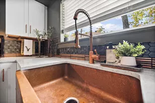 216 W Willingham St, Cleburne, TX 76033 - Photo 11