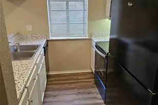 1719 Crest Grove Dr, Arlington, TX 76012 - Photo 5