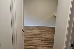 1719 Crest Grove Dr, Arlington, TX 76012 - Photo 13