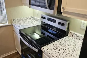 1719 Crest Grove Dr, Arlington, TX 76012 - Photo 3