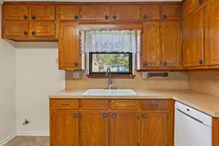 208 S Hedwig St, Riesel, TX 76682 - Photo 15