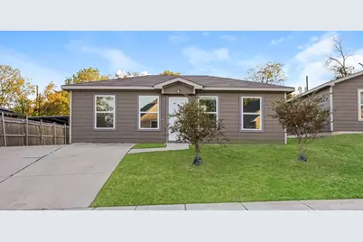 1216 E Powell Avenue, Fort Worth, TX 76104 - Photo 1