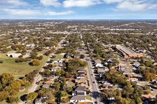 1023 E Allen Ave, Fort Worth, TX 76104 - Photo 9