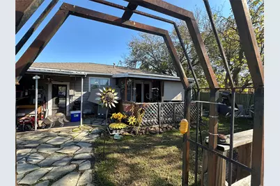 309 Elm Street, Whitesboro, TX 76273 - Photo 13