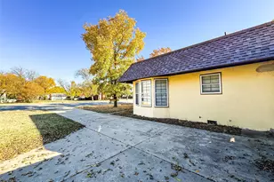 1403 Liggett St, Cisco, TX 76437 - Photo 5