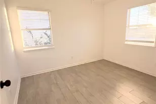 605 N Davis Dr, Arlington, TX 76012 - Photo 19