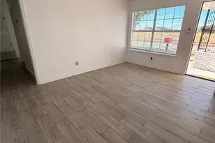 605 N Davis Dr, Arlington, TX 76012 - Photo 13