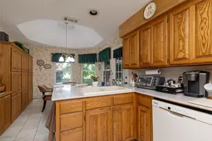 10053 Regent Row St, Benbrook, TX 76126 - Photo 9