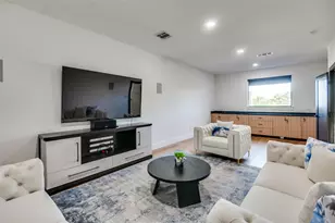 10923 Marsh Ln, Dallas, TX 75229 - Photo 19