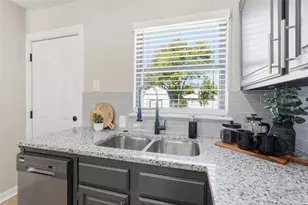 3307 Dawes Dr, Dallas, TX 75211 - Photo 9