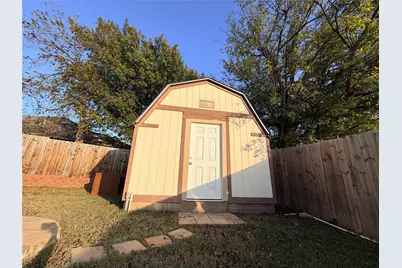 7205 Windcrest Court E, North Richland Hills, TX 76182 - Photo 13