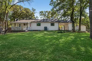 329 Comanche Dr, Lake Kiowa, TX 76240 - Photo 3