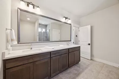 107 W Peach Street, Grapevine, TX 76051 - Photo 17