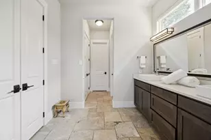 107 W Peach St, Grapevine, TX 76051 - Photo 11