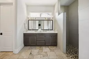 107 W Peach St, Grapevine, TX 76051 - Photo 9