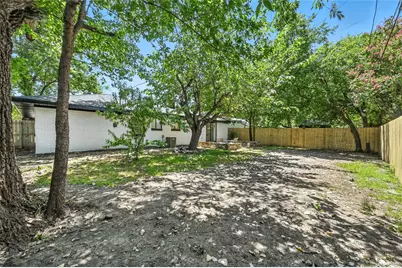 214 W Dorris Drive, Grand Prairie, TX 75051 - Photo 19