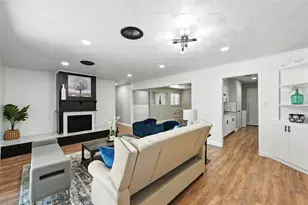 214 W Dorris Dr, Grand Prairie, TX 75051 - Photo 5