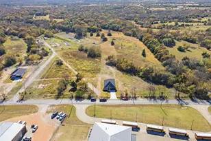 412 E Ball St, Tom Bean, TX 75491 - Photo 25