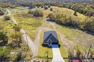 412 E Ball St, Tom Bean, TX 75491 - Photo 23