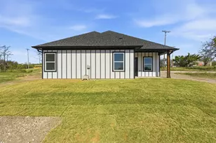 412 E Ball St, Tom Bean, TX 75491 - Photo 21