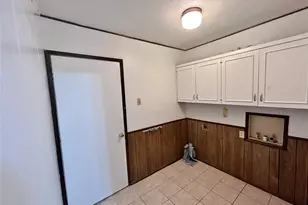 705 Edelweiss Dr, Grand Prairie, TX 75052 - Photo 5