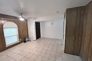 705 Edelweiss Dr, Grand Prairie, TX 75052 - Photo 3