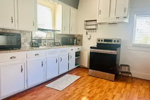 735 N Robinson St, Cleburne, TX 76031 - Photo 15