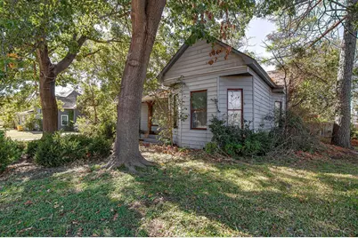 735 N Robinson Street, Cleburne, TX 76031 - Photo 5