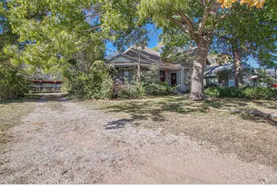 735 N Robinson Street, Cleburne, TX 76031 - Photo 9