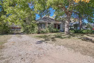 735 N Robinson St, Cleburne, TX 76031 - Photo 9