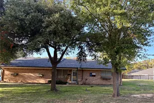 1417 Oak Hills Dr, Graham, TX 76450 - Photo 3