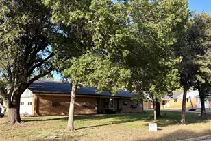 1417 Oak Hills Dr, Graham, TX 76450 - Photo 1