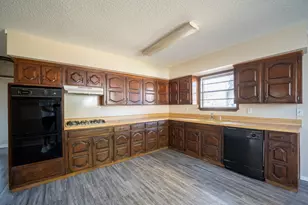 1605 Maple Dr, Garland, TX 75042 - Photo 7