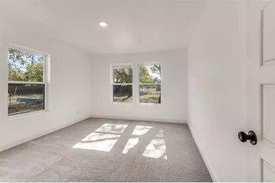 5728 Wilkes Drive, Fort Worth, TX 76119 - Photo 9