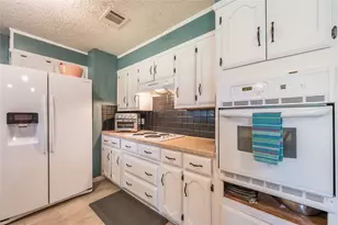 104 Sherry Lynn Dr, China Spring, TX 76633 - Photo 9