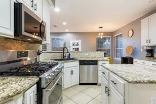 4501 Westbriar Ln, Grand Prairie, TX 75052 - Photo 11