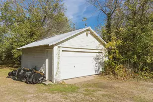 215 Paris St, Ladonia, TX 75449 - Photo 9