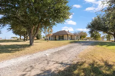 1013 Highland Road, Cleburne, TX 76033 - Photo 3