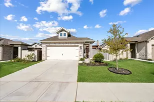 920 Cricket St, Aubrey, TX 76227 - Photo 5
